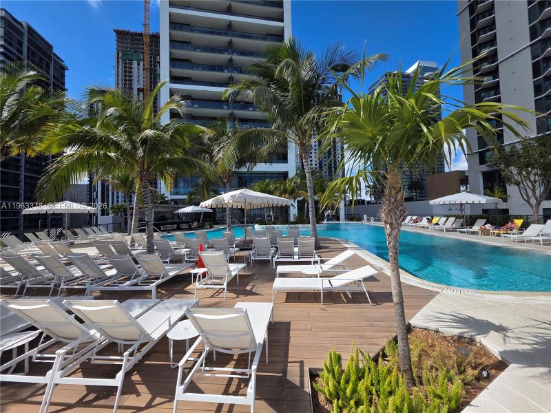 Condo located in Miami, FL showcasing its design and architecture (Image 3).