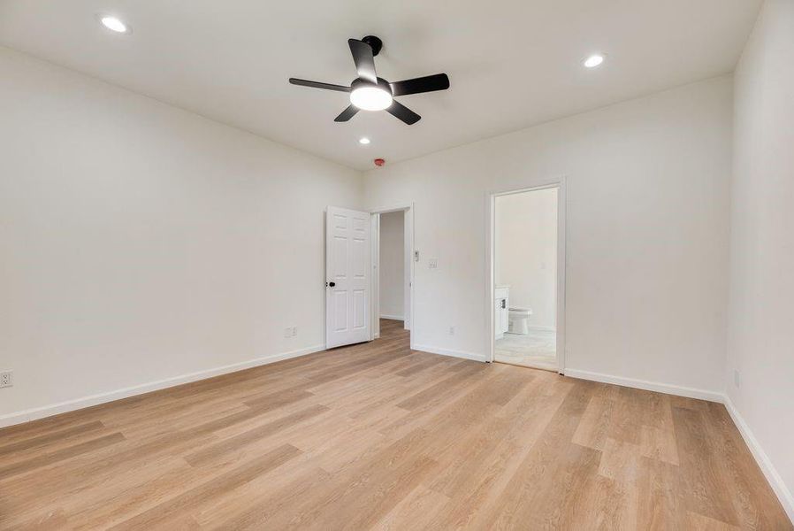 Spacious, unfurnished interior of a new home in , White Settlement (Image 16).
