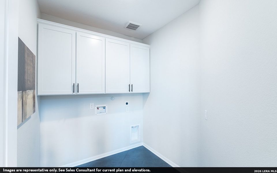 Spacious, unfurnished interior of a new home in Hickory Ridge, Elmendorf (Image 15).