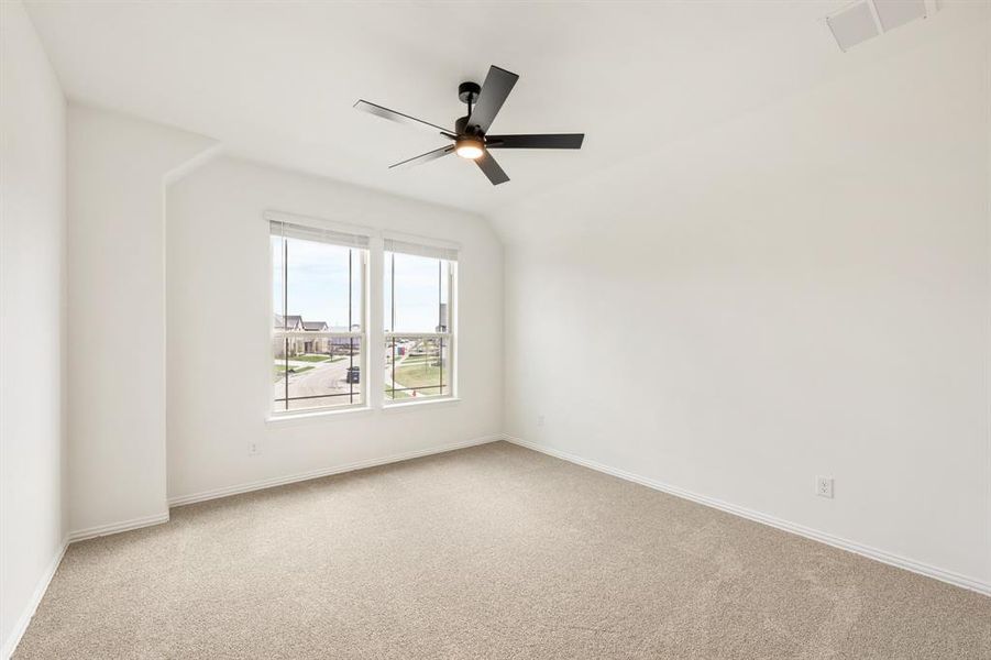 Spacious, unfurnished interior of a new home in Sonoma Verde, Rockwall (Image 37).