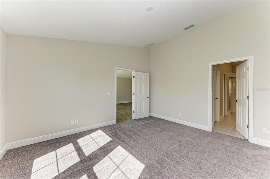 Spacious, unfurnished interior of a new home in Crosswind Point, Parrish (Image 26).