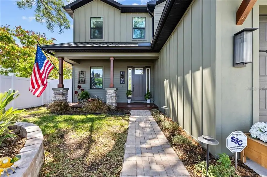 Exterior details and patio area of a home in , Tampa (Image 22).