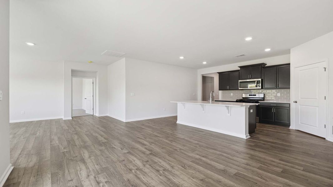 Spacious, unfurnished interior of a new home in Woodglen, Piedmont (Image 24).