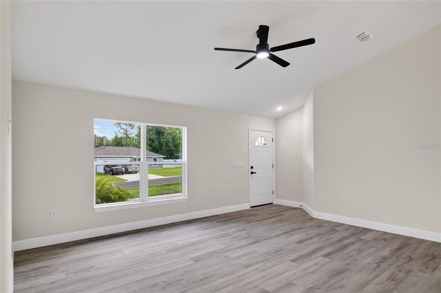 Spacious, unfurnished interior of a new home in , Dunnellon (Image 34).