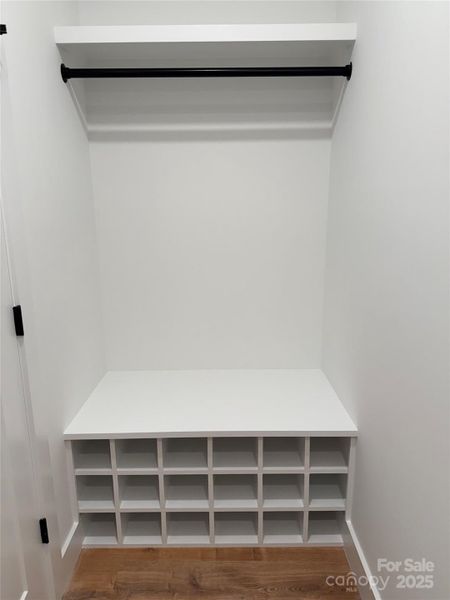 Walk-in Closet Walk-in Closet