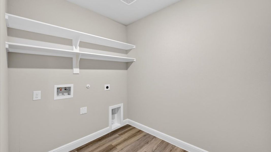 Spacious, unfurnished interior of a new home in Sandstone Estates, Granbury (Image 16).