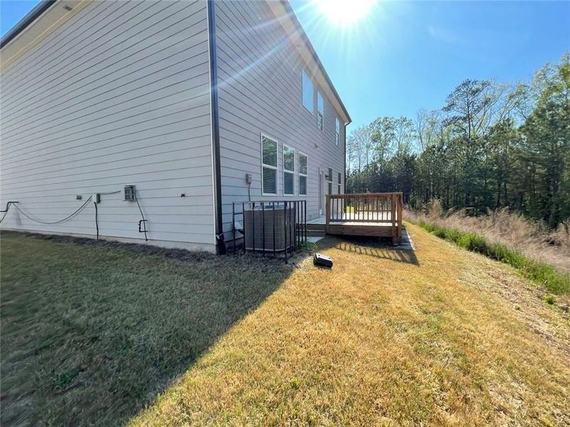 Exterior details and patio area of a home in Autumn Brook, Austell (Image 14).
