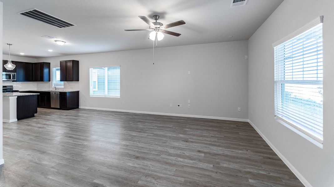 Spacious, unfurnished interior of a new home in Paramount, Kyle (Image 10).