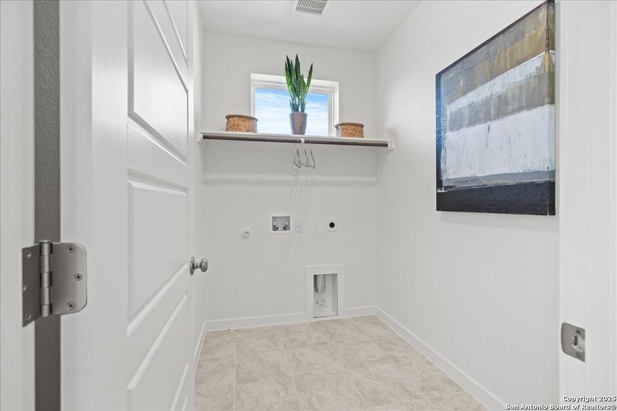 Furnished interior view inside a new home in Stream Waters, Seguin (Image 12).