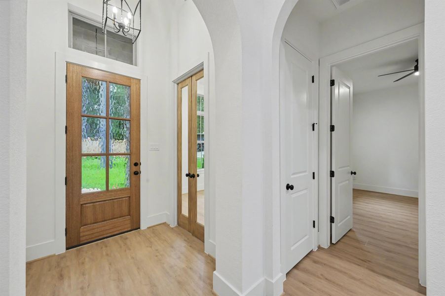 Spacious, unfurnished interior of a new home in , Willis (Image 39).