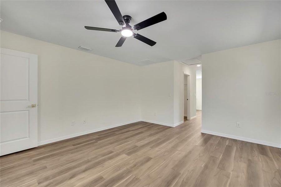 Spacious, unfurnished interior of a new home in , Crystal River (Image 21).
