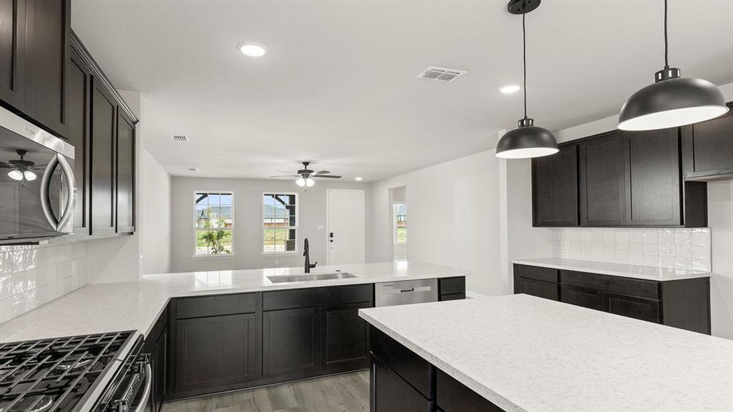 10. 2021 Bayfront - Kitchen (4) 10. 2021 Bayfront - Kitchen (4)