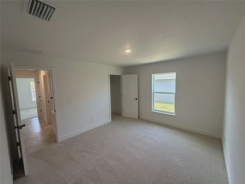 Spacious, unfurnished interior of a new home in Densan Park, Oxford (Image 17).
