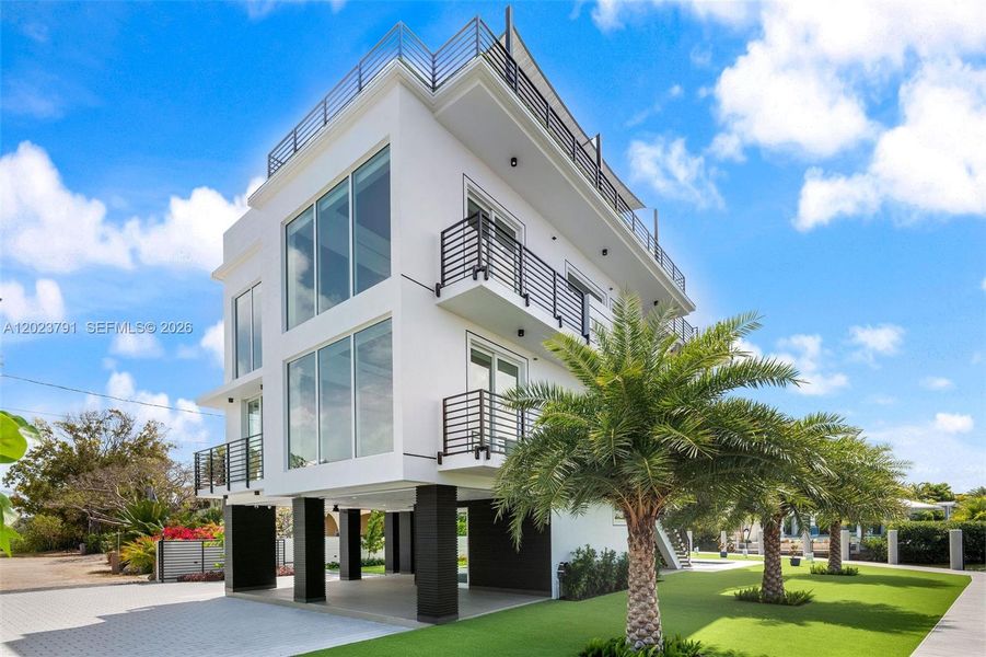 Condo located in Tavernier, FL showcasing its design and architecture (Image 56). Condo located in Tavernier, FL showcasing its design and architecture (Image 56).