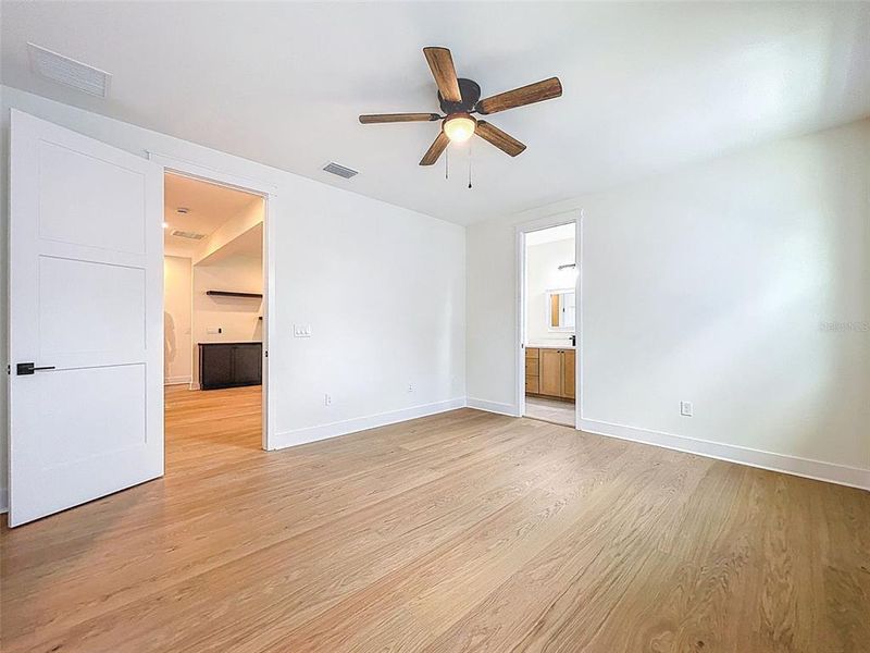 Spacious, unfurnished interior of a new home in , Tampa (Image 82).