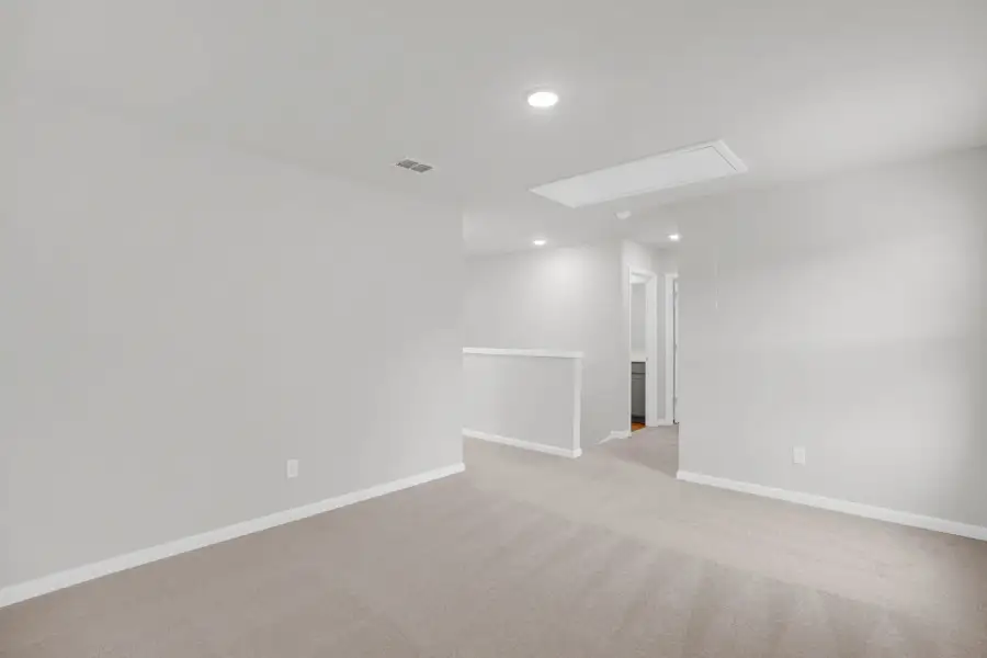 Spacious, unfurnished interior of a new home in Bradford Pointe, Summerville (Image 30).