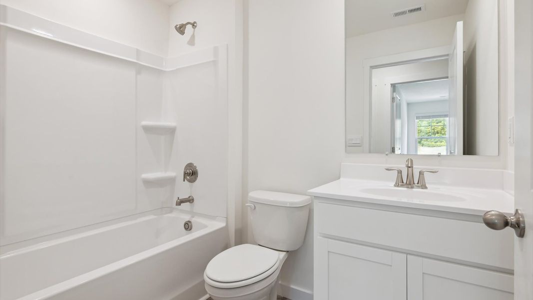 Furnished interior view inside a new home in Emory Creek, Harriman (Image 10).