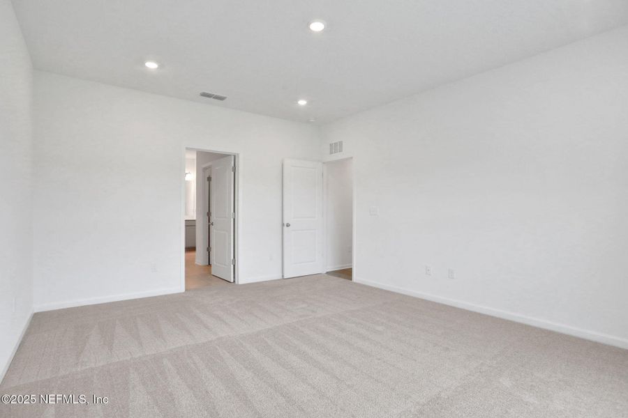 Spacious, unfurnished interior of a new home in Bellbrooke, Jacksonville (Image 29).