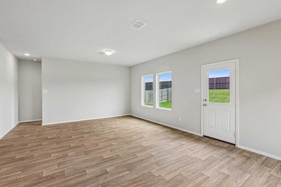 Spacious, unfurnished interior of a new home in Cloverleaf, Austin (Image 15). Spacious, unfurnished interior of a new home in Cloverleaf, Austin (Image 15).