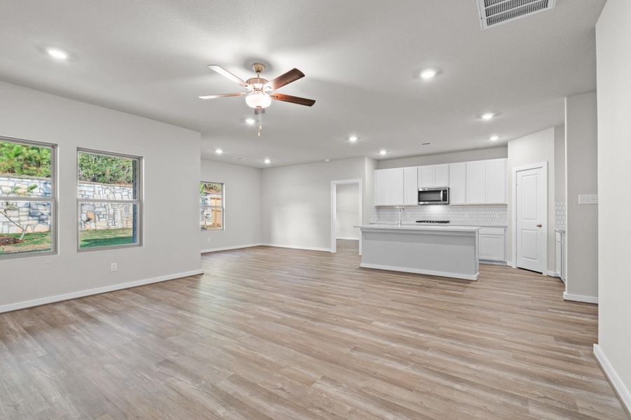 Spacious, unfurnished interior of a new home in Westridge Cove, Conroe (Image 27). Spacious, unfurnished interior of a new home in Westridge Cove, Conroe (Image 27).