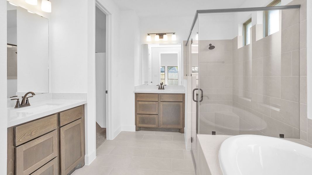 Furnished interior view inside a new home in Evergreen, Conroe (Image 5).