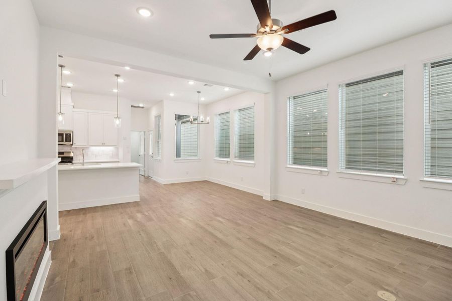 Spacious, unfurnished interior of a new home in Kresston 50's, Montgomery (Image 13).