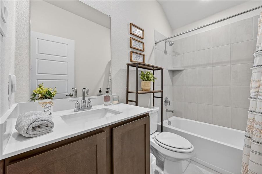 Furnished interior view inside a new home in Williamsburg, Fate (Image 27).