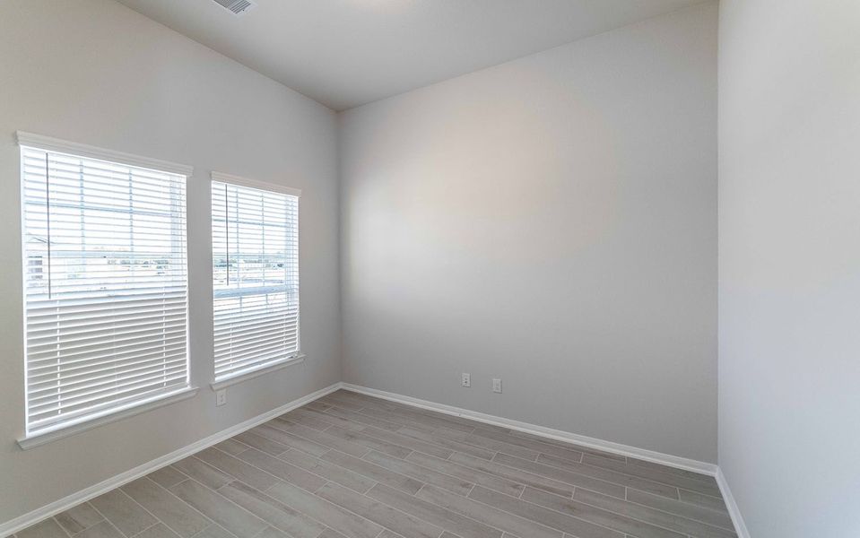 Spacious, unfurnished interior of a new home in River Ranch Meadows, Dayton (Image 11).