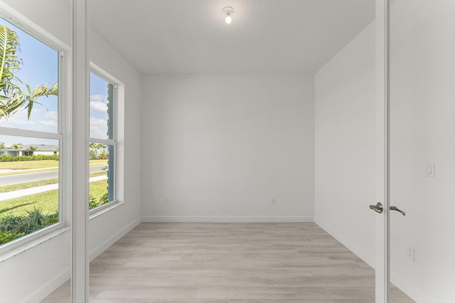 Spacious, unfurnished interior of a new home in Tradition - Kenley, Port St. Lucie (Image 9).