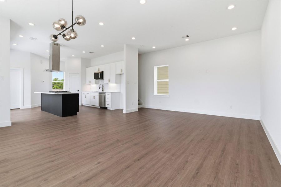 Spacious, unfurnished interior of a new home in , Houston (Image 27).