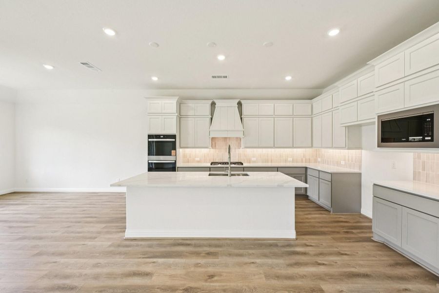 Furnished interior view inside a new home in Evergreen 55', Conroe (Image 35).