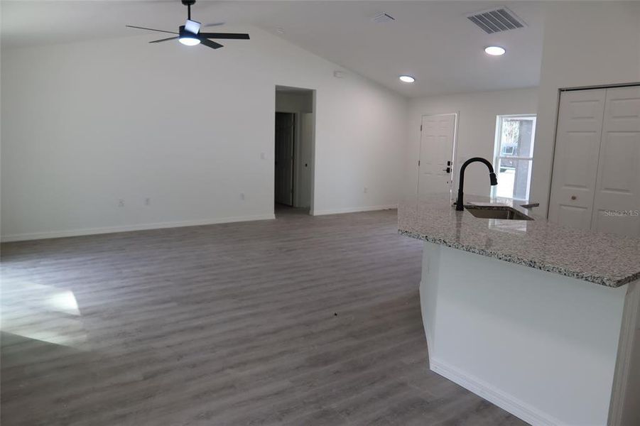 Spacious, unfurnished interior of a new home in , Summerfield (Image 9).