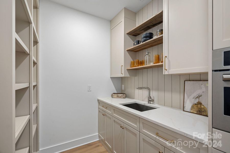 walk in pantry and prep space