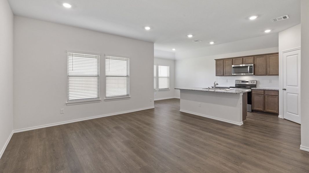 Spacious, unfurnished interior of a new home in Stonewyck Farms, Ennis (Image 27).