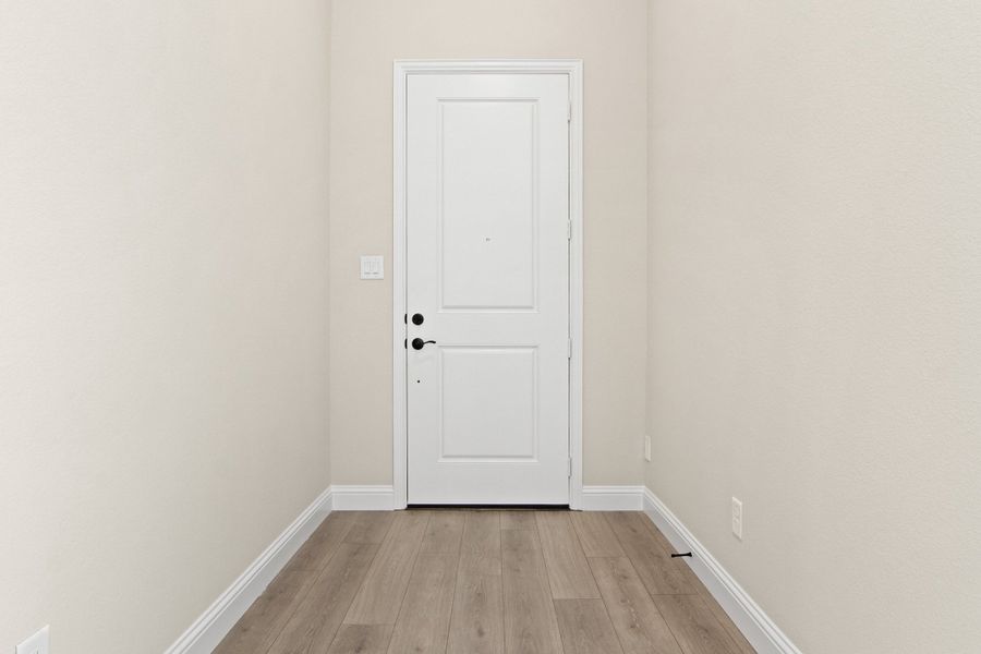 Spacious, unfurnished interior of a new home in Cottonwood Creek, Rowlett (Image 20). Spacious, unfurnished interior of a new home in Cottonwood Creek, Rowlett (Image 20).