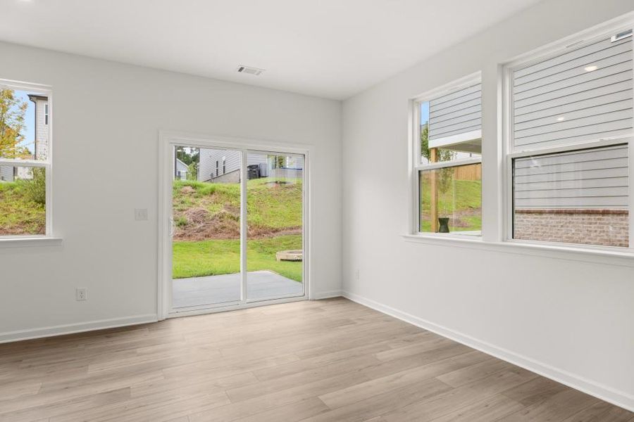 Spacious, unfurnished interior of a new home in Timber Ridge: Timber Ridge 42', Douglasville (Image 17).