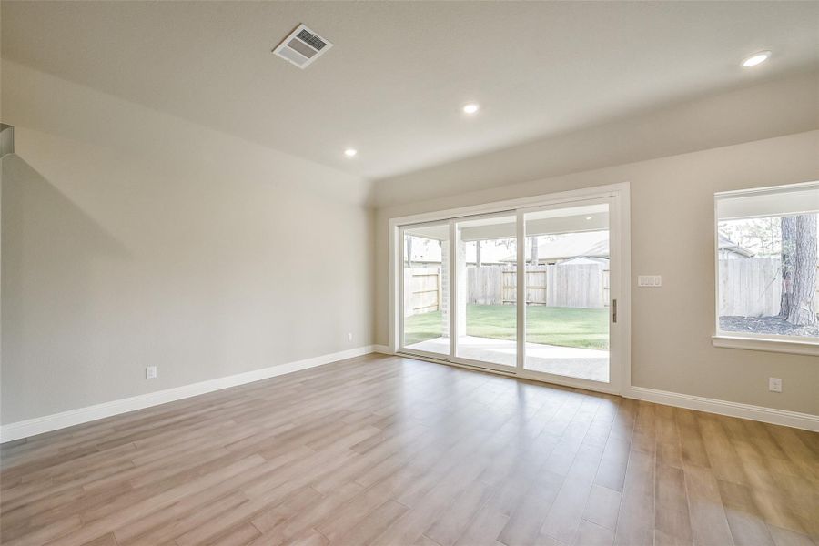 Spacious, unfurnished interior of a new home in Evergreen 60', Conroe (Image 18).