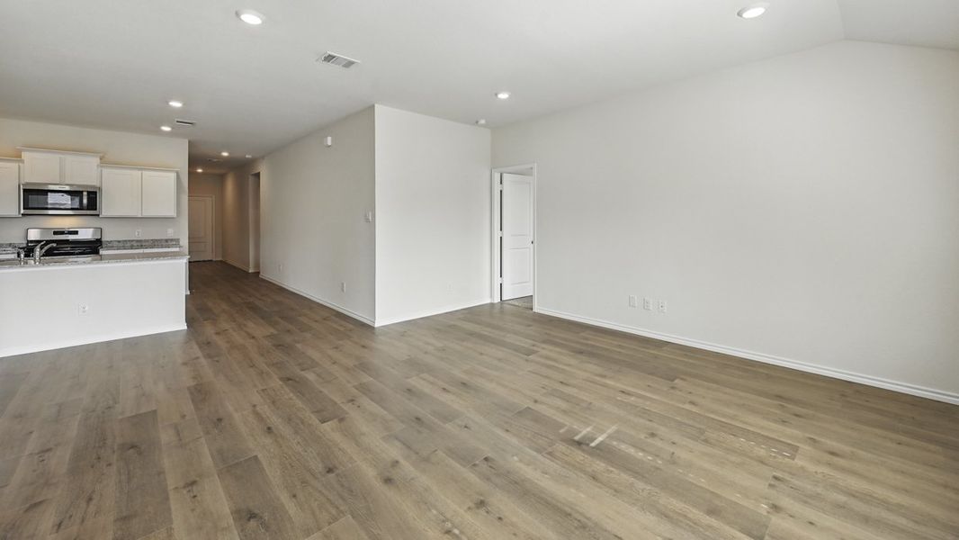 Spacious, unfurnished interior of a new home in Stonewyck Farms, Ennis (Image 20).