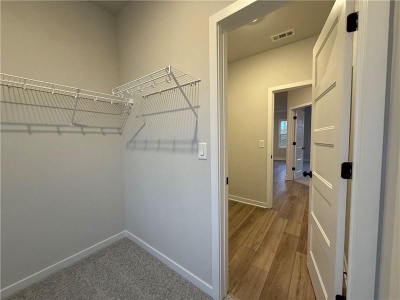 Spacious, unfurnished interior of a new home in Ponderosa Farms Manor, Gainesville (Image 35).