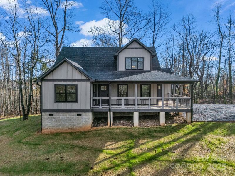 Exterior details and patio area of a home in , Nebo (Image 4).
