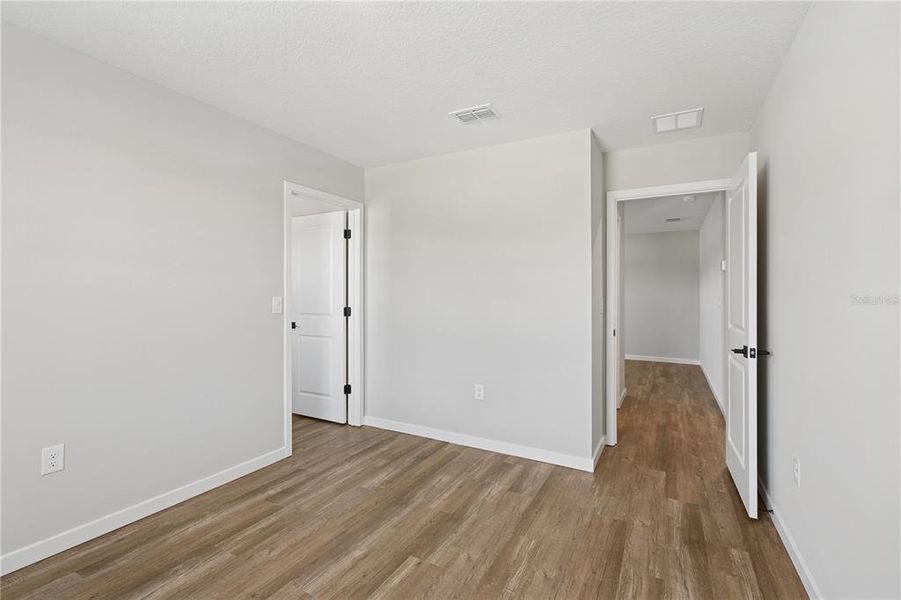 Spacious, unfurnished interior of a new home in Sabana Reserve, Ocala (Image 17).