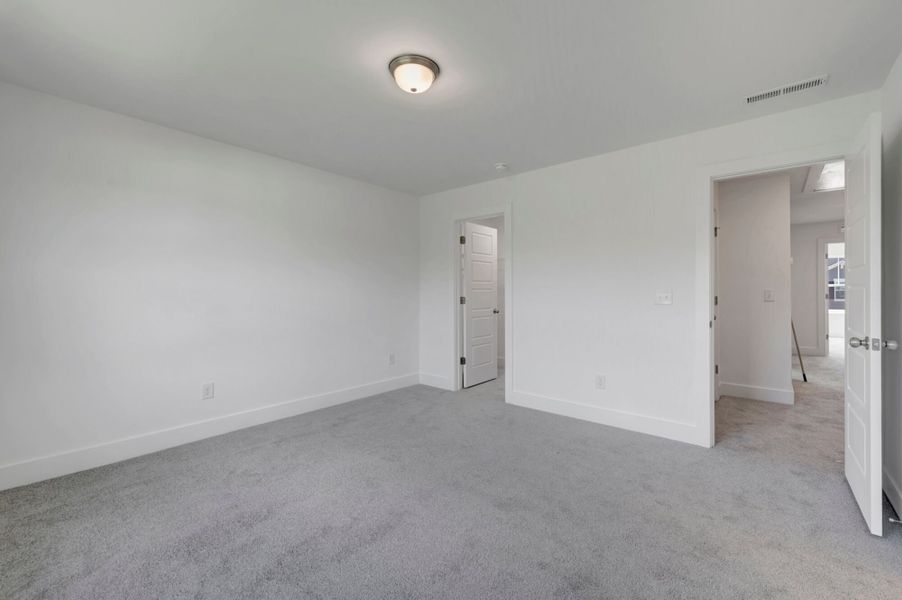 Spacious, unfurnished interior of a new home in Vaughan Farms, Angier (Image 21).