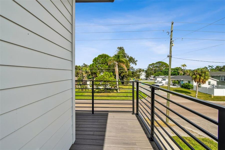 Exterior details and patio area of a home in , St. Petersburg (Image 36).