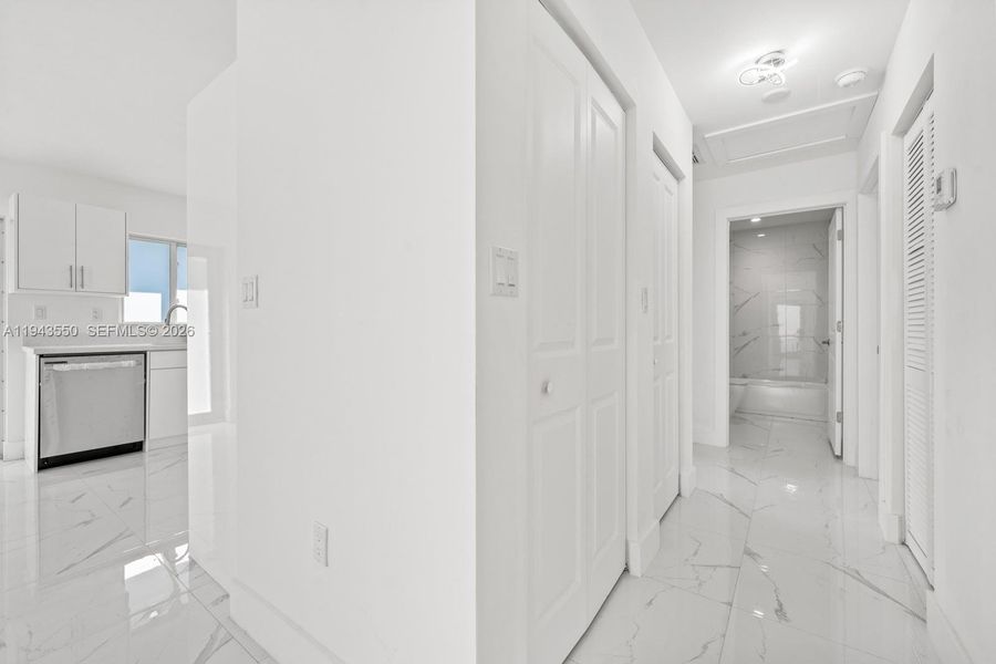 Spacious, unfurnished interior of a new home in , Florida City (Image 19).
