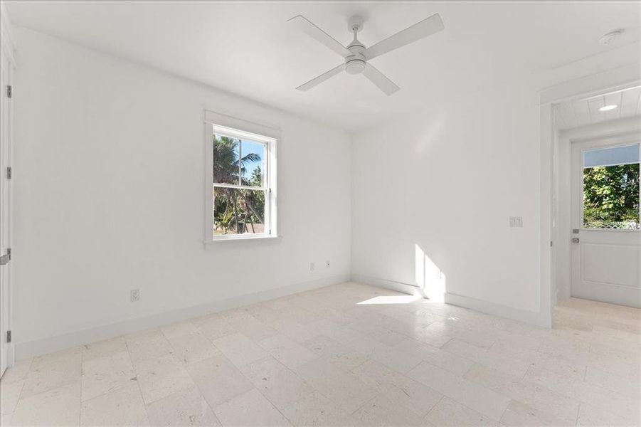 Spacious, unfurnished interior of a new home in , Boca Grande (Image 39).