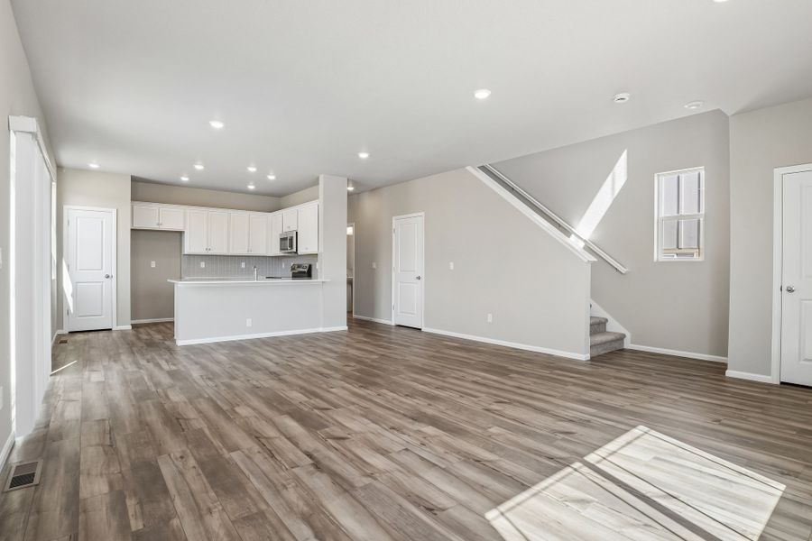 Spacious, unfurnished interior of a new home in Windler, Aurora (Image 11).