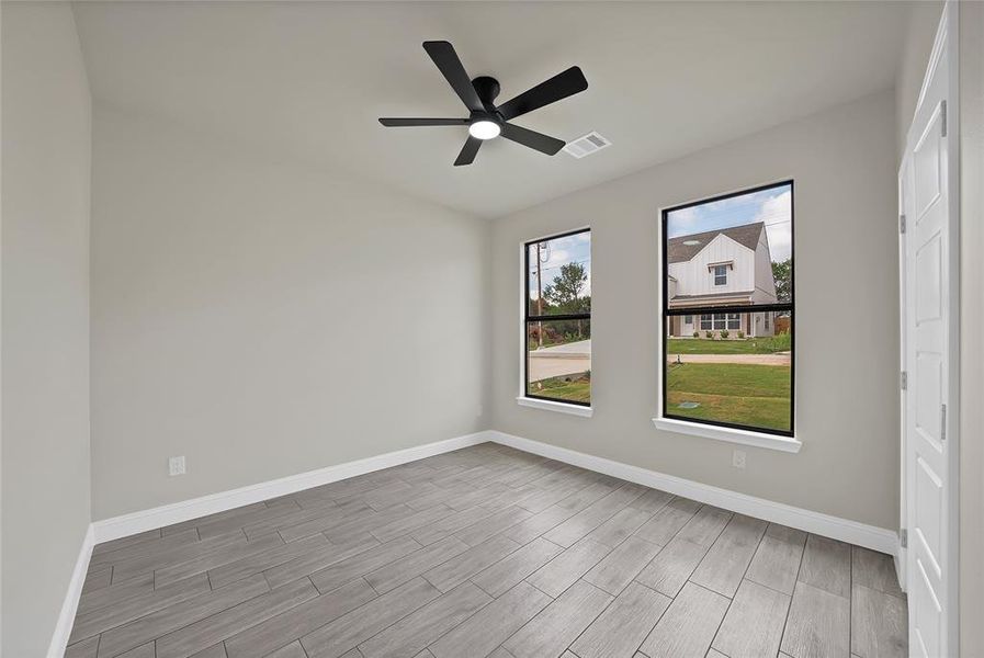 Spacious, unfurnished interior of a new home in , Granbury (Image 16).