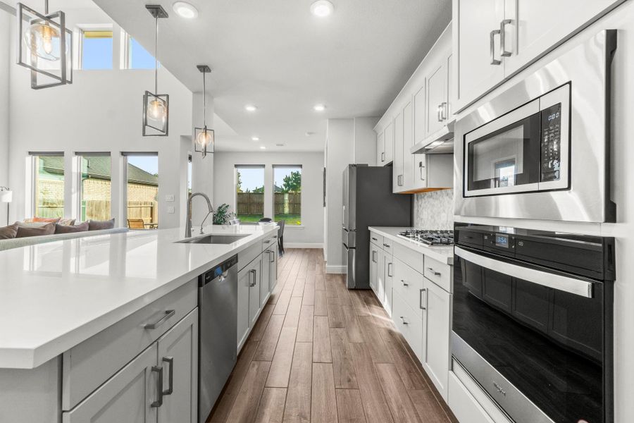 Stainless steel appliances, plenty of countertop space on this Island, a 30" cooktop for the Chef of the family and 42" upper cabinets.