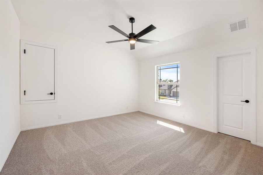 Spacious, unfurnished interior of a new home in Bear Creek Classic 60, Lavon (Image 23). Spacious, unfurnished interior of a new home in Bear Creek Classic 60, Lavon (Image 23).