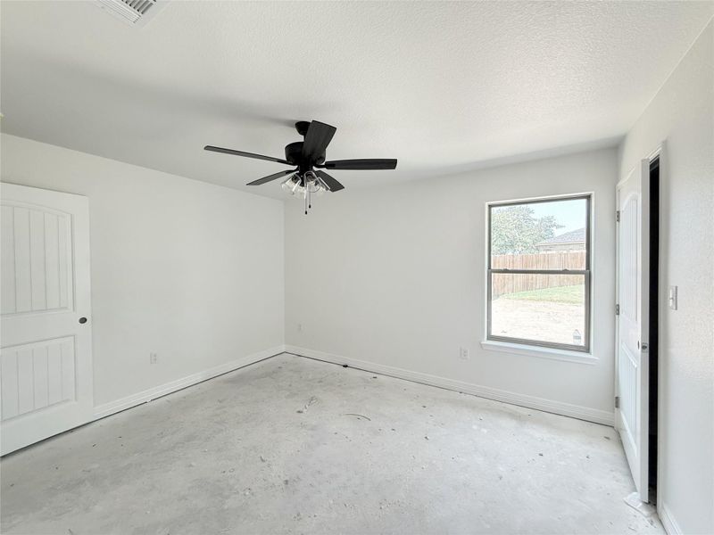 Spacious, unfurnished interior of a new home in , Copperas Cove (Image 8).